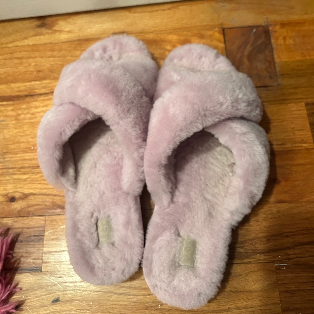 Ugg cross cross slippers